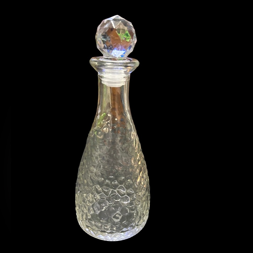 Elegant Clear Glass Decanter